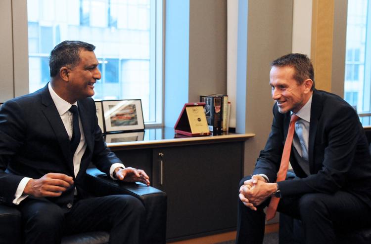 støtte. Udenrigsministeren Kristian Jensen mødes med den britiske konservative Syed Kamall, der vil forsøge at hjælpe Danmark med at opnå en aftale om Europol. 