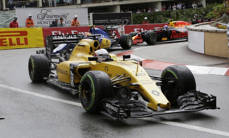 Farvel. Kevin Magnussen fik kun et år i den gule Renault-racer, så nu gælder det amerikanske Haas. 