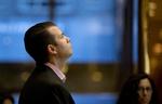 FAMILIE. Donald Trump Jr., den ældste søn af USA's næste præsident, venter på elevatoren i Trump Tower i New York. Trump-familien er dybt indblandet i magtkampene. 