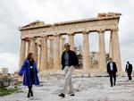 Arnested. Obama var på rundtur ved Akropolis, før han i sin sidste store tale i Europa trak historiske linjer fra demokratiets vugge til nu. 