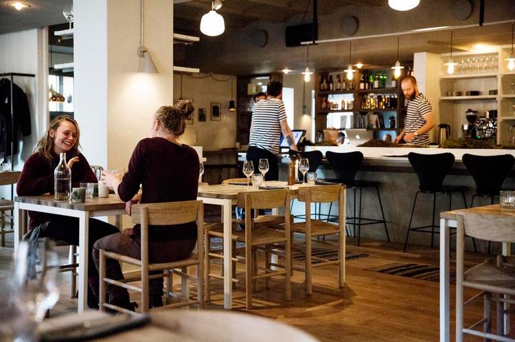 Velsmag. Hos Kadeaus nyeste skud på stammen, Nabo på Christianshavn, er der kræset for både smag og udtryk på tallerkenerne. 