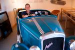 LIVSVÆRK. Stefan Wolffbrandt har samlet på biler af mærket Austin i 32 år. Nu er de solgt. Her sidder han i en Austin 10 fra 1932. 