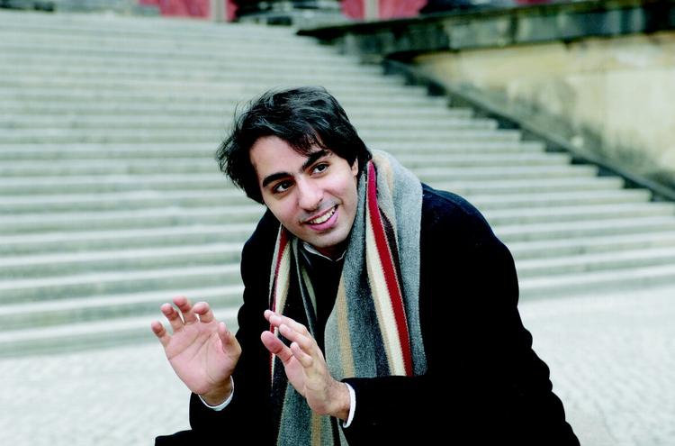 Måneskin. Saleem Abboud Ashkar har specialiseret sig i at fortolke Mozart, og den meget kendte 'Måneskinssonate' blev da også spillet under den meget omtalte supermåne. Arkivfoto: Det Kongelige Bibliotek 