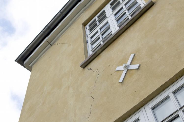 Ejerskifte. Der kan være stor forskel på priserne på ejerskifteforsikring. Torsdag måtte et af de billige selskaber, Husejernes Forsikring, give op. 