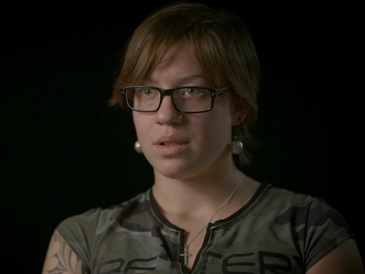 Tønder-sagen. Zandra Berthelsen har valgt at vise sit ansigt og afsløre sit navn i kriminalprogrammet Station 2. I forbindelse med Politikens tidligere artikler med hende frarådede redaktionen hende at stå helt frem. 