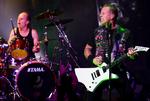 kaosguder. Lars Ulrich og James Hetfield har genopfundet ungdommens barske udtryk på Metallicas stenhårde comeback 'Hardwired...To self-Destruct'. 