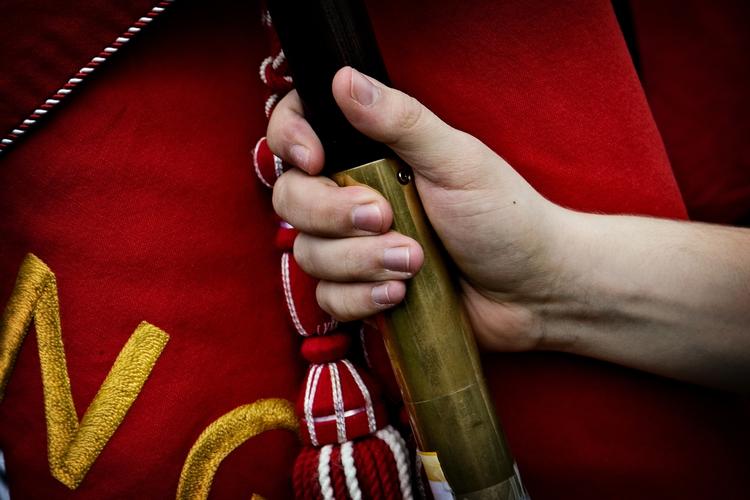 Krigserklæring. De statsansatte går nu til kamp mod de statslige arbejdsgivere, som i stigende grad skrotter de faste fridage i julen og på grundlovdag. 