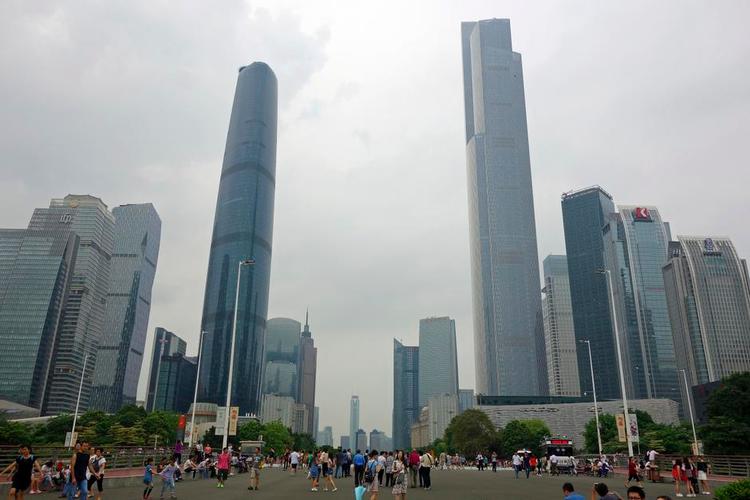 SKYHØJT. Zhuijang New Town. Smag og ehag er forskellig, men uimponeret er man ikke. 