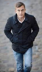 Lystløgner. Olivier Bourdeaut debuterer med en fabel om en familie, der lever et flamboyant liv på kanten af virkeligheden. Foto: Stephanie Billarent 