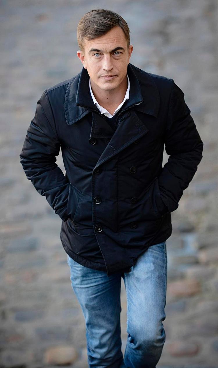 Lystløgner. Olivier Bourdeaut debuterer med en fabel om en familie, der lever et flamboyant liv på kanten af virkeligheden. Foto: Stephanie Billarent 