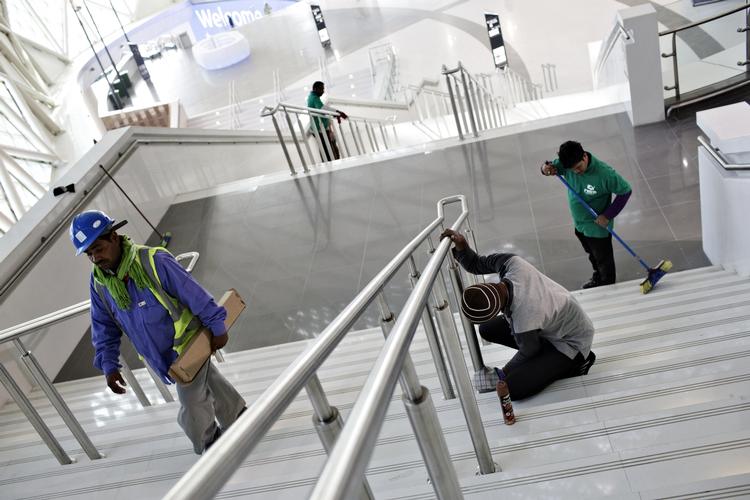 VM. DBU rejser søndag til Qatar sammen med LO for at lægge pres på Qatar, der af både FN og Amnesty International er blevet kritiseret for sin behandling af gæstearbejdere. 