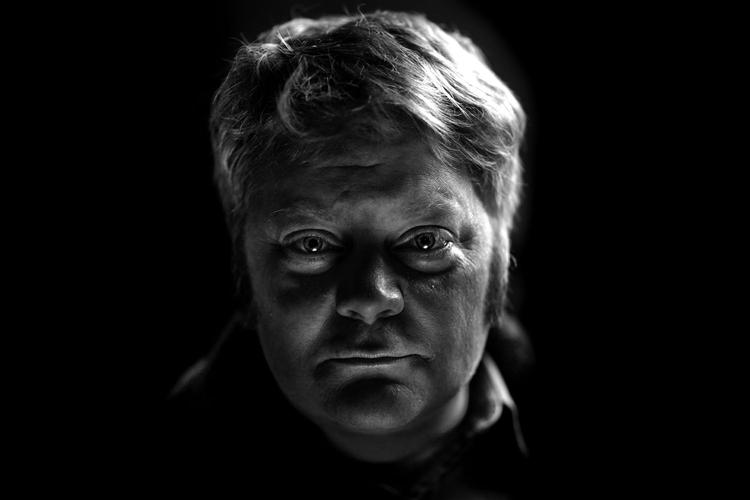 tidlig. Jan Sonnergaard mente, at han var forfatter, før han begyndte at skrive. 