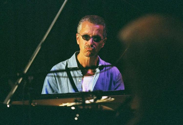 STILHED OG TORDEN. Keith Jarrett ved en koncert i Cirkusbygningen i Købenanhavn i 1999. 