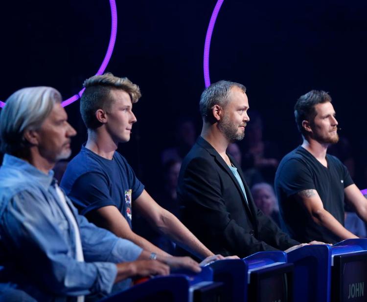 klogeåger. Fra venstre: Frits, Jonas, John og Kenneth i 'Kongeriets klogeste'. 