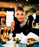 Audrey Hepburns legendariske kjole fra 'Breakfast at Tiffany's' er solgt for 5,2 millioner kroner. 