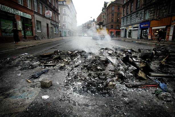 Nørrebrogade var skæmmet af de mange barrikader efter ungdomshusurolighederne dengang i marts 2007. 