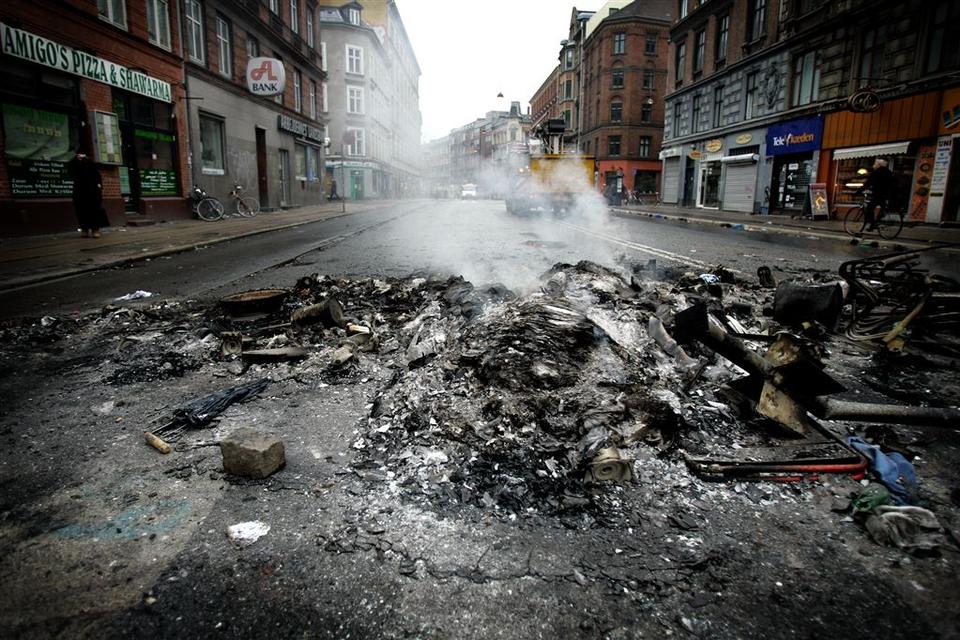 Nørrebrogade var skæmmet af de mange barrikader efter ungdomshusurolighederne dengang i marts 2007. 