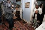 Ann Nixon Cooper på vej for at stemme på Obama i slutningen af oktober 2008. CNN's indslag fra begivenheden satte gang i en række begivenheder. JOHN BAZEMORE/AP
