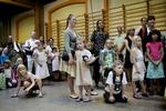 Kommunerne får formentlig flere penge end aftalt til den lokale service. Det kan komme skolebørn og deres forældre til gavn. Miriam Dalsgaard/POLFOTO