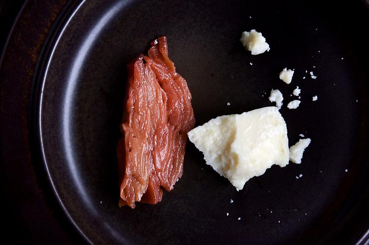 Kvædeterrin og gammel parmesan. Foto: Astrid Dalum 