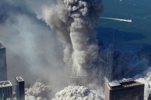 Billederne fra luften giver et andet perspektiv på terrorangrebet, end det man har fået fra billeder taget fra jorden. 