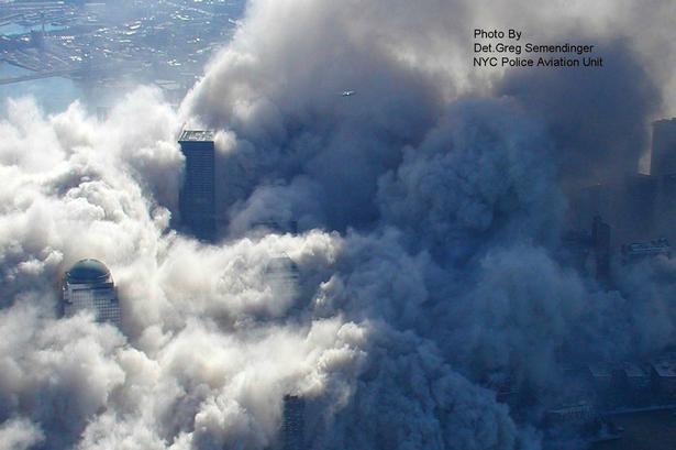 Billederne er taget af en helikopter, der tilhører politiet i New York. 