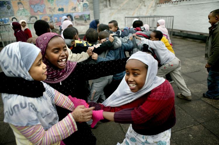 Legende børn på den etniske, muslimske friskole Al-Kownain i København. 