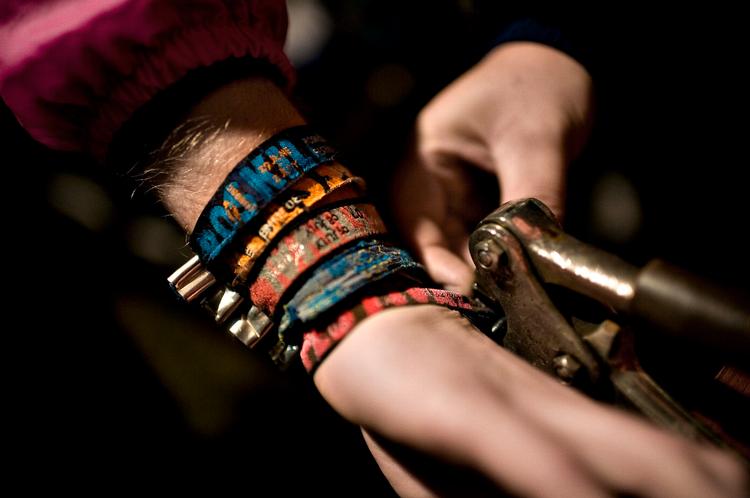 Mens almindelige gæster i år skal betale 1.675 kroner for et festivalarmbånd, har Roskilde Festival givet armbånd gratis til byens politikere. Arkivfoto: Miriam Dalsgaard 