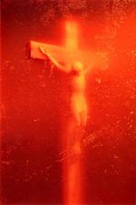 Skudlinjen. Kunstneren Andres Serranos værk 'Piss Christ' fra 1987 er et fotografi af et krucifiks nedsænket i en tank fyldt med en orange-gullig væske. Foto: Viggo Landau og Lars Movin