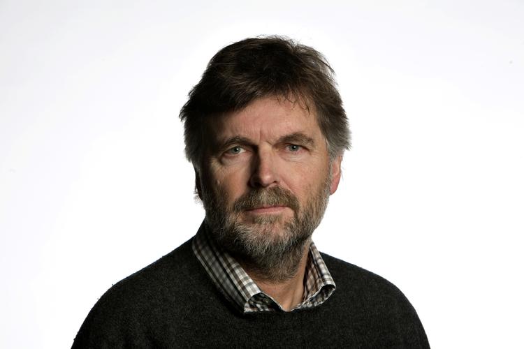 Bøger. Uddannet i 1973 og på Politiken det meste af tiden siden som reporter, nyhedsredaktør, søndagsredaktør og chefredaktør. JACOB EHRBAHN/POLFOTO