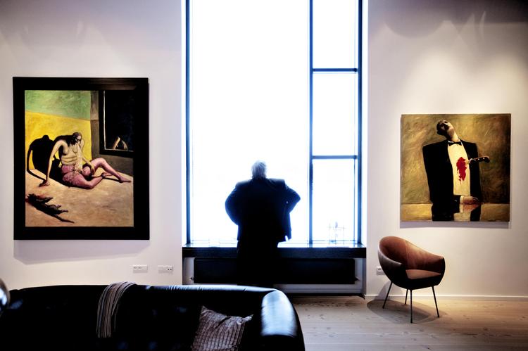 Da Flemming Skouboe købte Fænø ud for Middelfart, døbte hans hustru den »drengeøen«. Her kunne han gå på jagt med sine to sønner og holde store fester på godset Fænøgård. Lidt som en legeplads for voksne. 