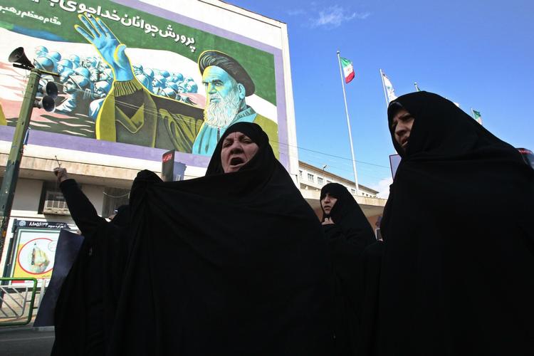 Iran. Først når de demokratiske strukturer og respekten for begge køn er oprettet, kan disse kvinder begynde at tage fat på den egentlige ligestilling. VAHID SALEMI/AP