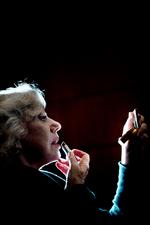 I 1973 skrev Erica Jong 'Luft under vingerne'. Lige siden har hun været på en international mission for kvindefrigørelse og lige rettigheder. Martin Slottemo Lyngstad