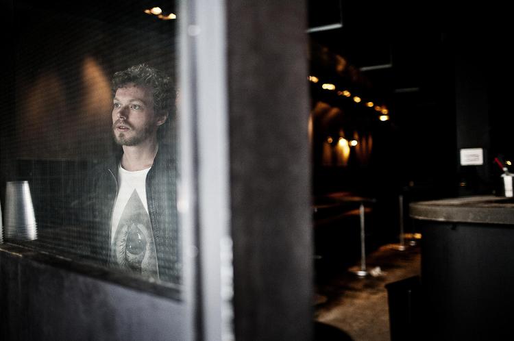 Dunkel. Der er blevet drukket masser af guldøl på Drone til tonerne af rå og smadret rock. Det er slut fra januar 2016. Bar-ejer Rasmus Poulsen er både sørgmodig og lettet.  Foto: Ditte Valente 