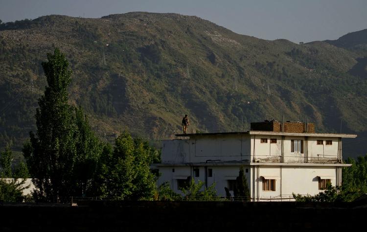 TILHOLDSSTED. CIA brugte mange år på at finde dette hus, Osama bin Ladens skjulested i Pakistan, men det lykkedes til sidst - takket være en intensiv efterretningsindsats og et par løgnagtige al-Qaeda-ledere. 