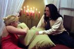 Manden med de mørke lokker  erTommy  Wiseau - instruktør, hovedrolleindehaver, producer og  distributør af en af verdens dårligste film, trekantsdramaet 'The Room'. PR-foto