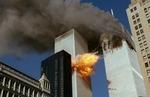 Det resulterer i en kraftig eksplosion, da Flight 175 rammer det nordlige tårn. 
