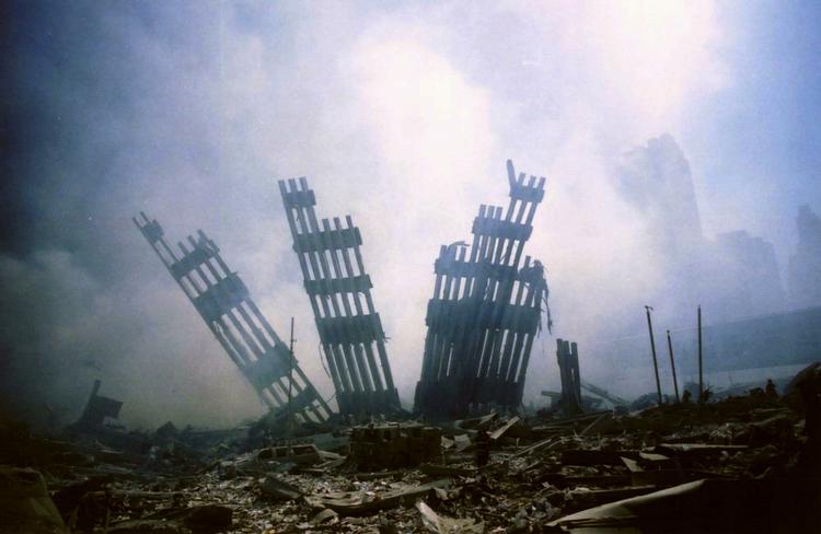 Resterne af World Trade Center efter angrebet, som terror-netværket al-Qaeda med Osama Bin Laden i spidsen viste sig at stå bag. 