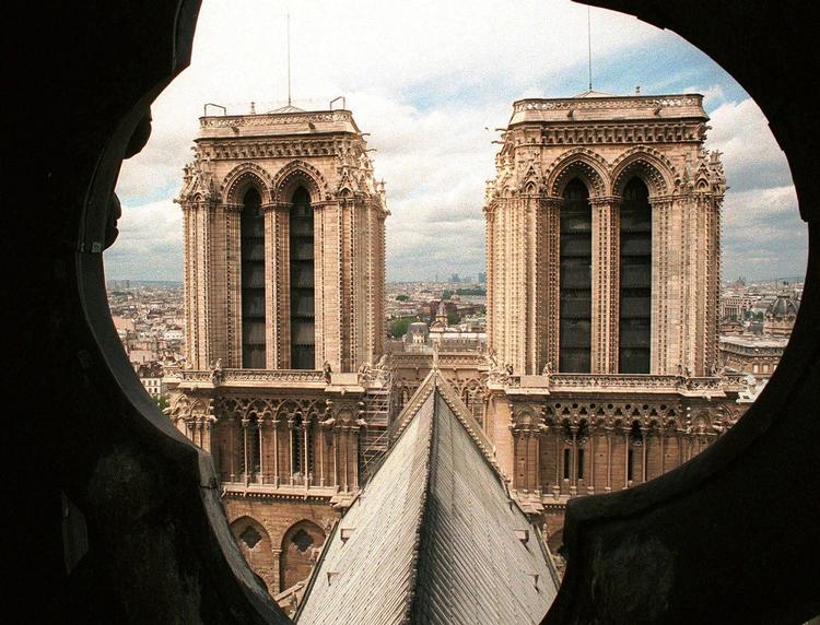 Notre-Dame i Paris trænger til omfattende istandsættelse. 