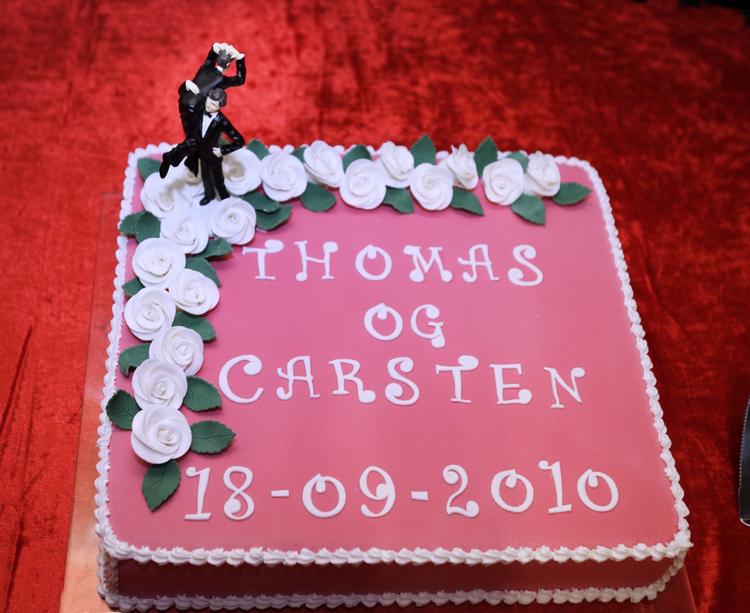 Homovielse. »Jeg glæder mig til at overvære det første kirkebryllup med homoseksuelle par«, skriver ministeren. 