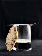 Kaffetid. Sammen med en god kop kaffe er disse mandelkager fantastiske. Anis- og kaffesmagen klæder hinanden godt. PETER KAM