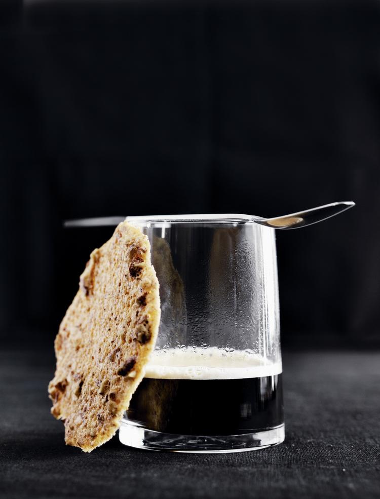 Kaffetid. Sammen med en god kop kaffe er disse mandelkager fantastiske. Anis- og kaffesmagen klæder hinanden godt. PETER KAM
