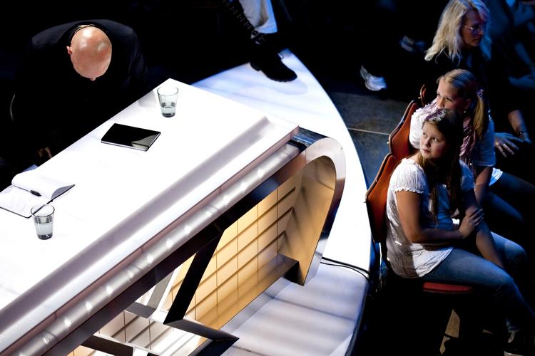 »På tv udlever jeg mine perversioner og min humor, og det er for mig et nødhåndtag i forhold til andre ting i mit liv, som kan blive tunge, eksistentielle og angstbetonede«. 