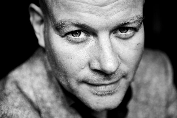 »Mine venner siger, at jeg har evnen til at flyve. For jeg har overhovedet ingen jordforbindelse«. 