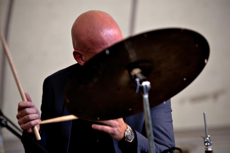 »X-Factor er ligesom at spille en solo. Man lukker øjnene og starter et eller andet og skaber så en mening undervejs«. 