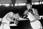 3. september 1960 boksede Cassius Clay mod australieren Tony Madigan i semifinalen i bokseturneringen ved de Olympiske Lege i Rom. Han vandt olympisk guld, men smed senere medaljen i Ohio floden efter at være blevet afvist på en restaurant, der kun ville servere for hvide. 