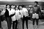 The Beatles,  Paul McCartney, John Lennon, Ringo Starr og George Harrison får en lige højre fra Cassius Clay 18. februar 1964. 