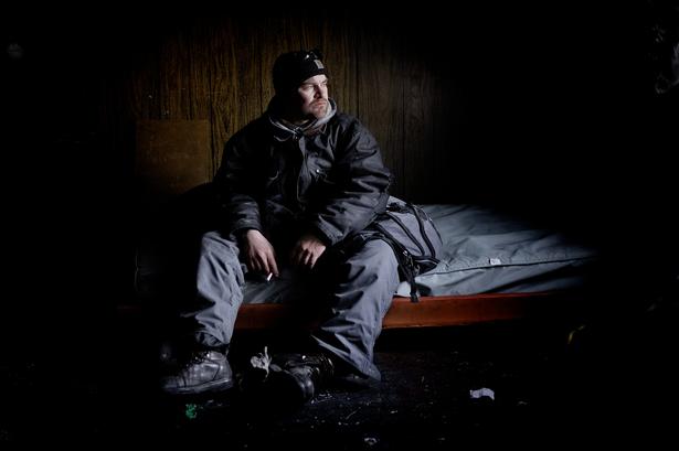 Matthew havde sit eget hjem i Detroit i 18 år, før han blev nødt til at flytte ind i et forladt hus. 