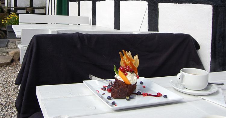 MUMS. I Marselisborgskoven kan du få en chokoladekage, som mormor lavede den, på Restaurant Skovmøllen. Anne Bech-Danielsen