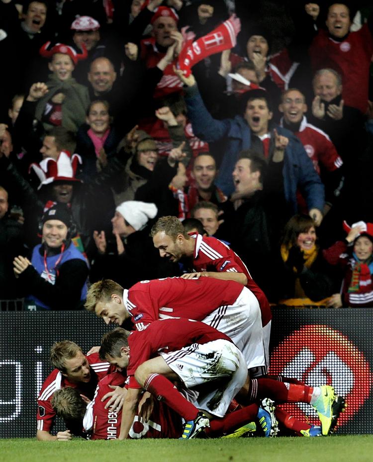 overtag. Danmark har generelt haft et godt tag på de portugisiske stjernespillere på det seneste. Her har Michael Krohn-Dehli scoret til 1-0 i kampen mod Portugal i Parken. Foto: LARS POULSEN (arkiv)/POLFOTO